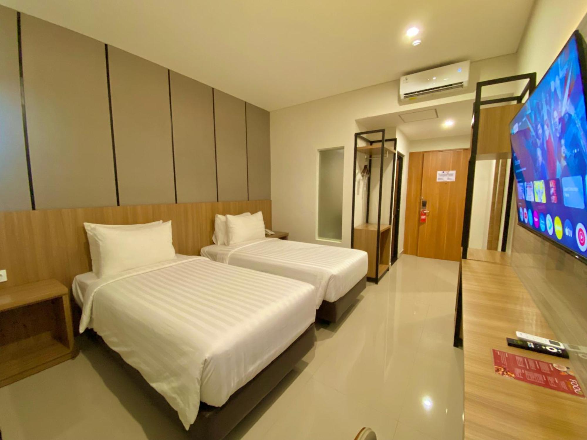 Front One Hotel Gombong Gombong  Exterior foto